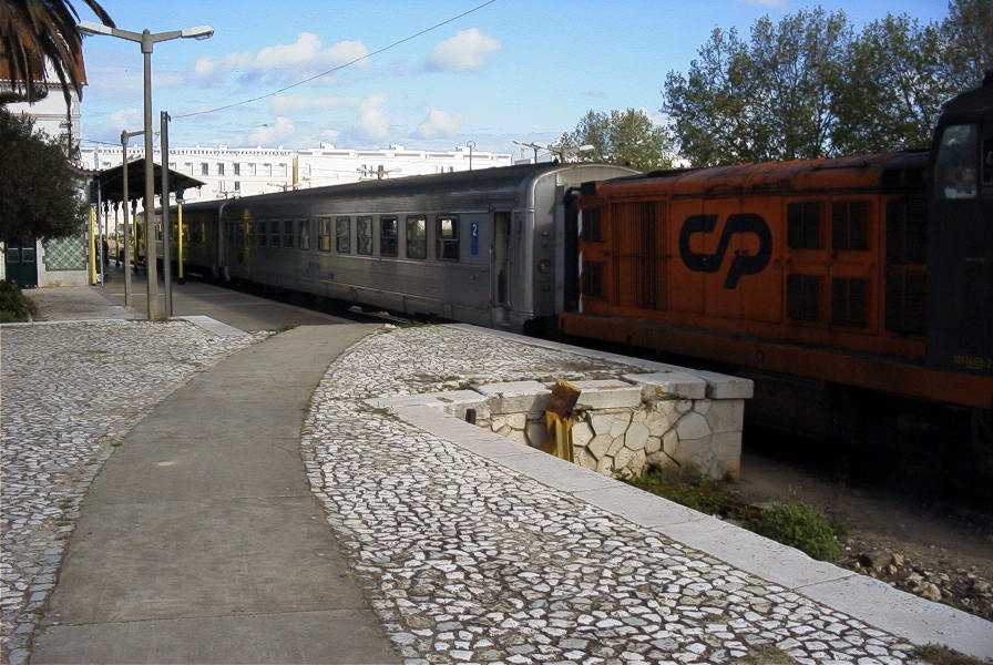 2003-04-19-002-Train