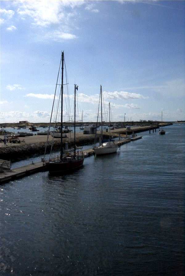 2003-04-21-002-Harbour-at-Lagos