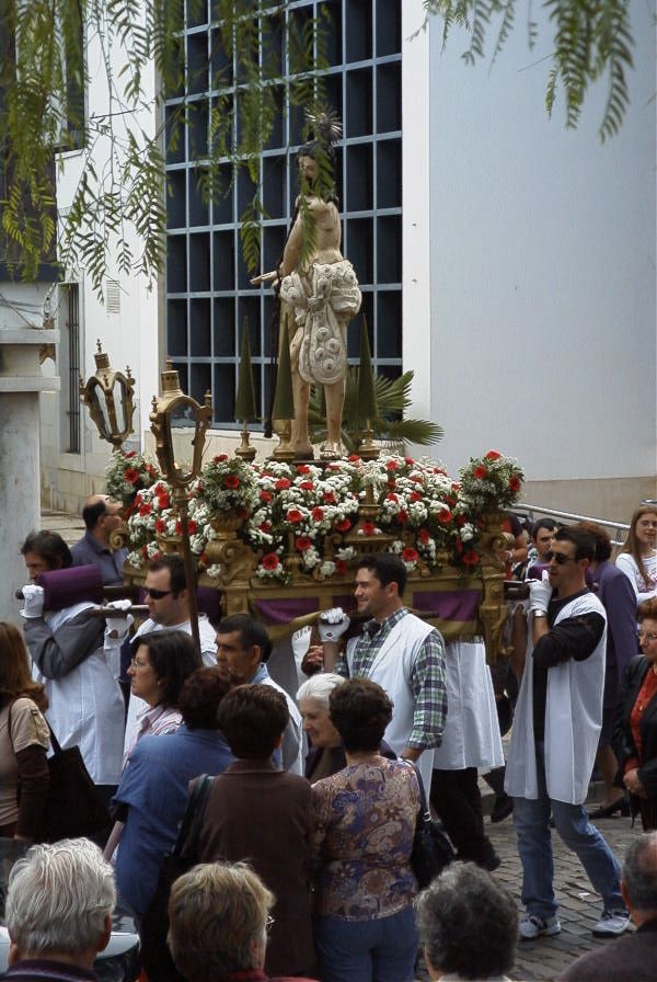 2004-04-04-015-Procession-in-Tavira