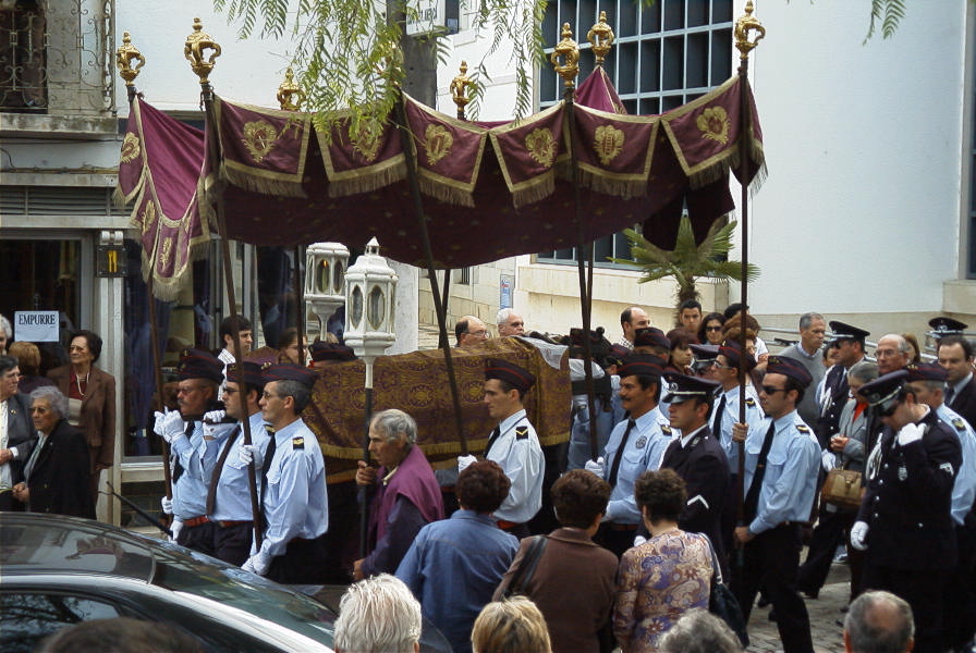 2004-04-04-021-Procession-in-Tavira