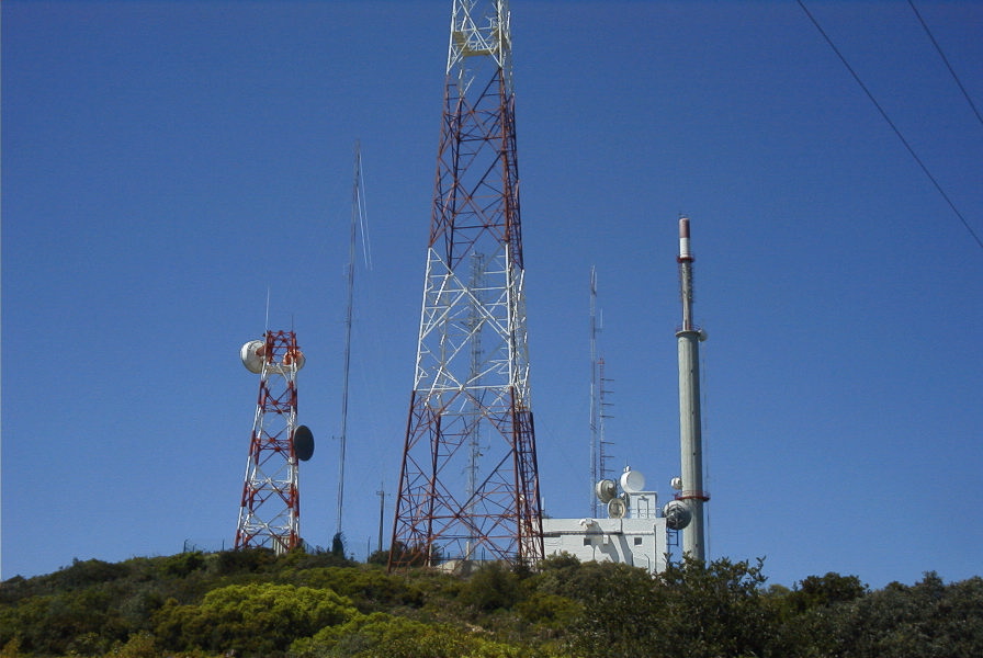 2004-04-06-042-Antenna-farm