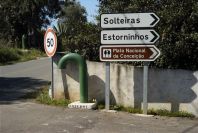 2004-04-10-046-Sign-posts