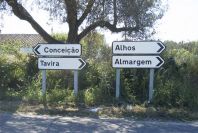 2004-04-10-047-Sign-posts
