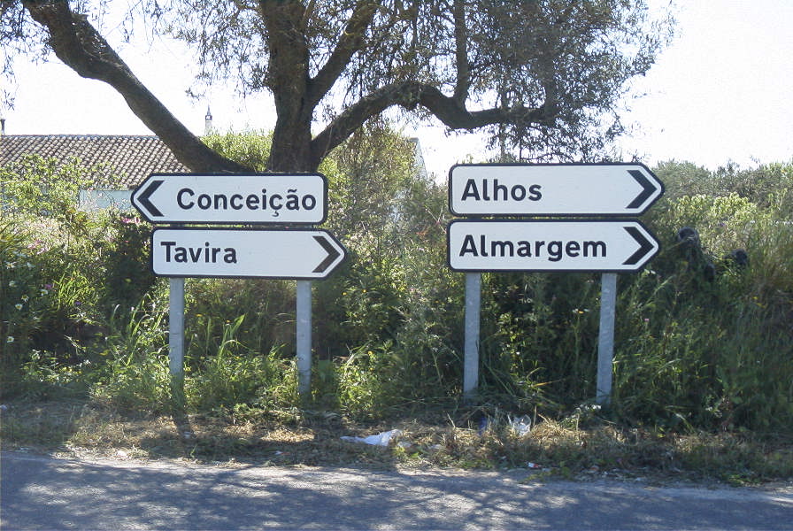 2004-04-10-047-Sign-posts
