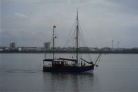 2004-04-14-032-Local-boat