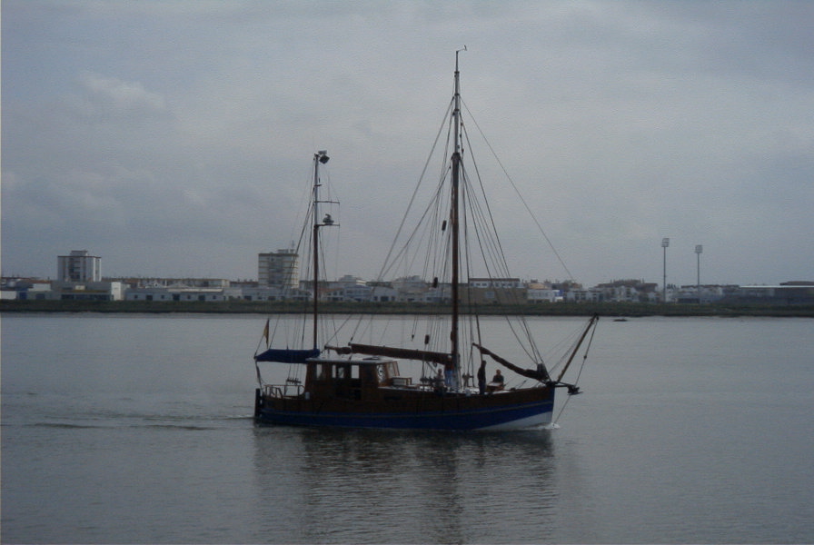 2004-04-14-032-Local-boat
