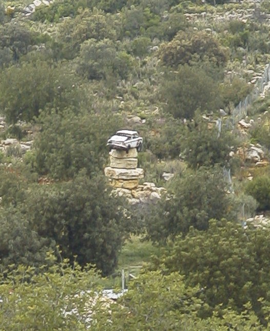 2004-04-15-073-Car-on-rocks