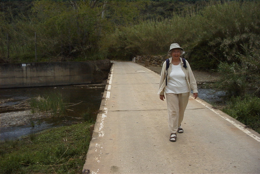 2004-04-16-034-Mini-crossing-river