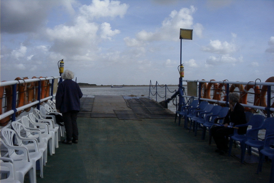 2005-03-27-009-Ferry-to-Donana