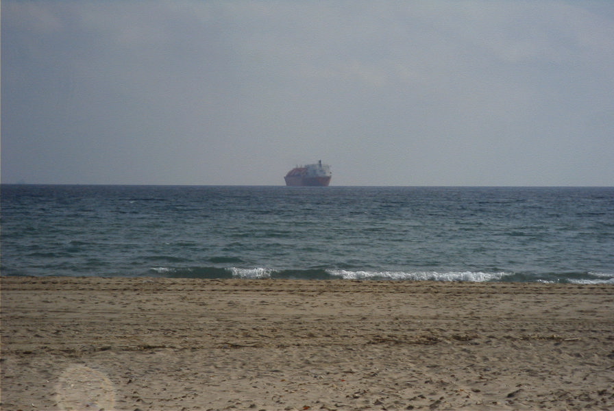 2006-02-14-043-Gas-ship