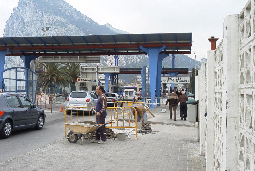 2006-02-15-004-Gibraltar-Crossing