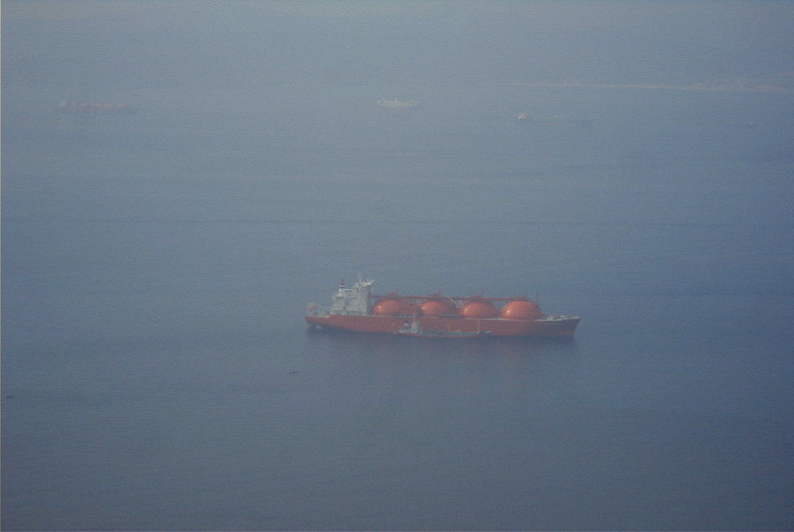 2006-02-15-026-Gas-tanker