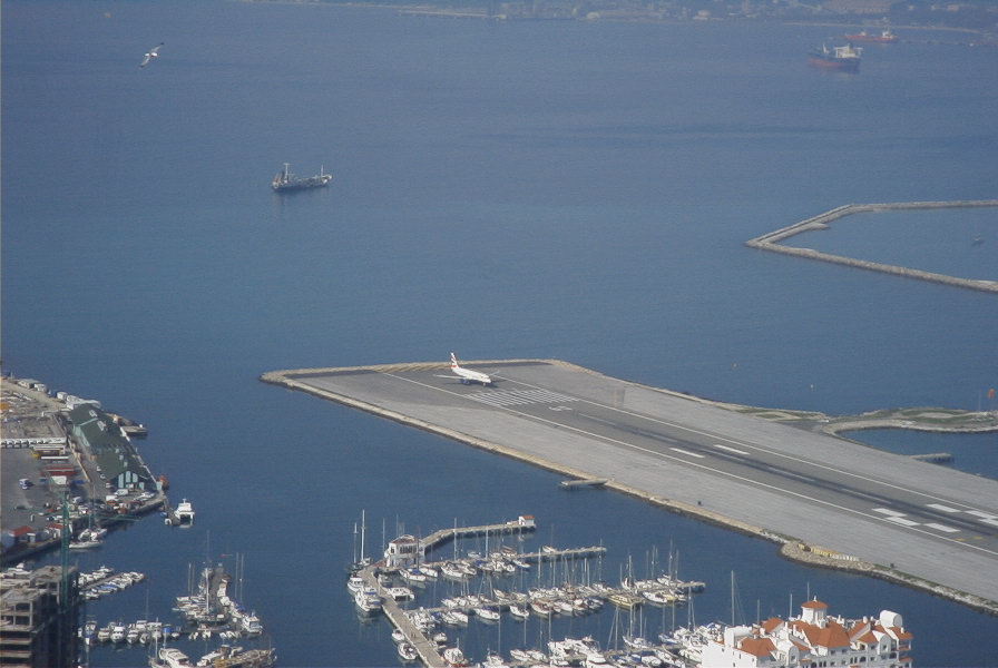 2006-02-15-027-Gibraltar-airport