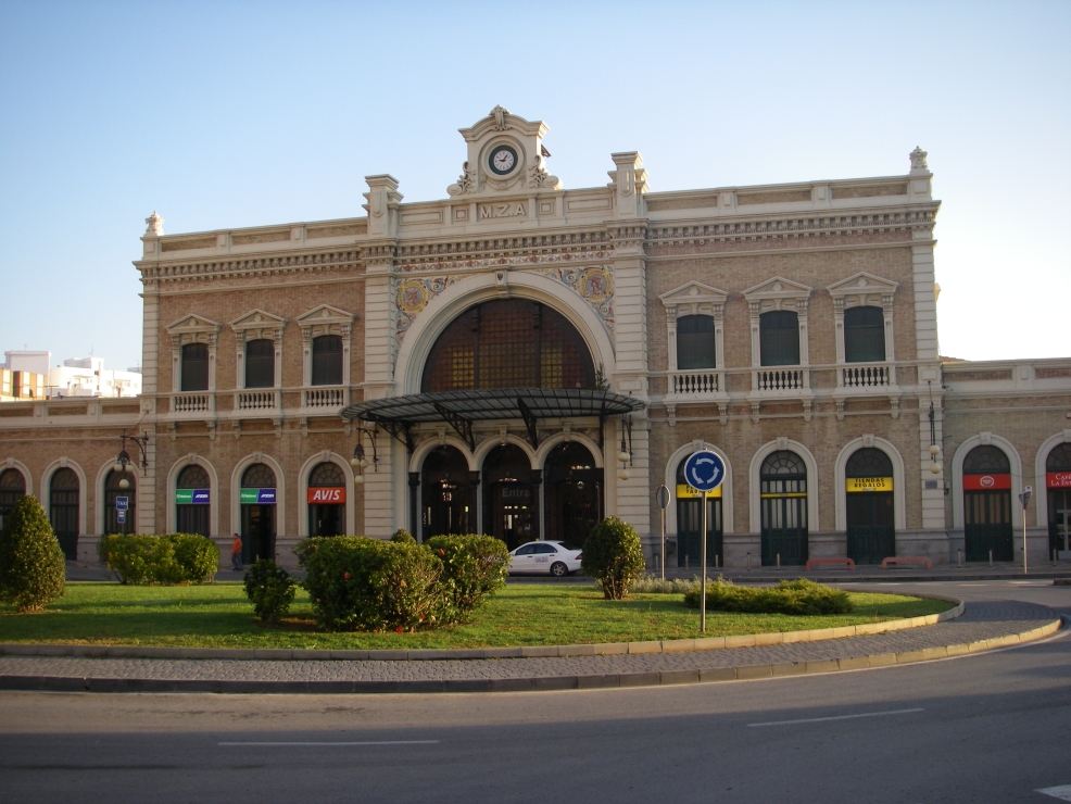 2007-12-28-005-Main-Railway-Station-in-Cartagena