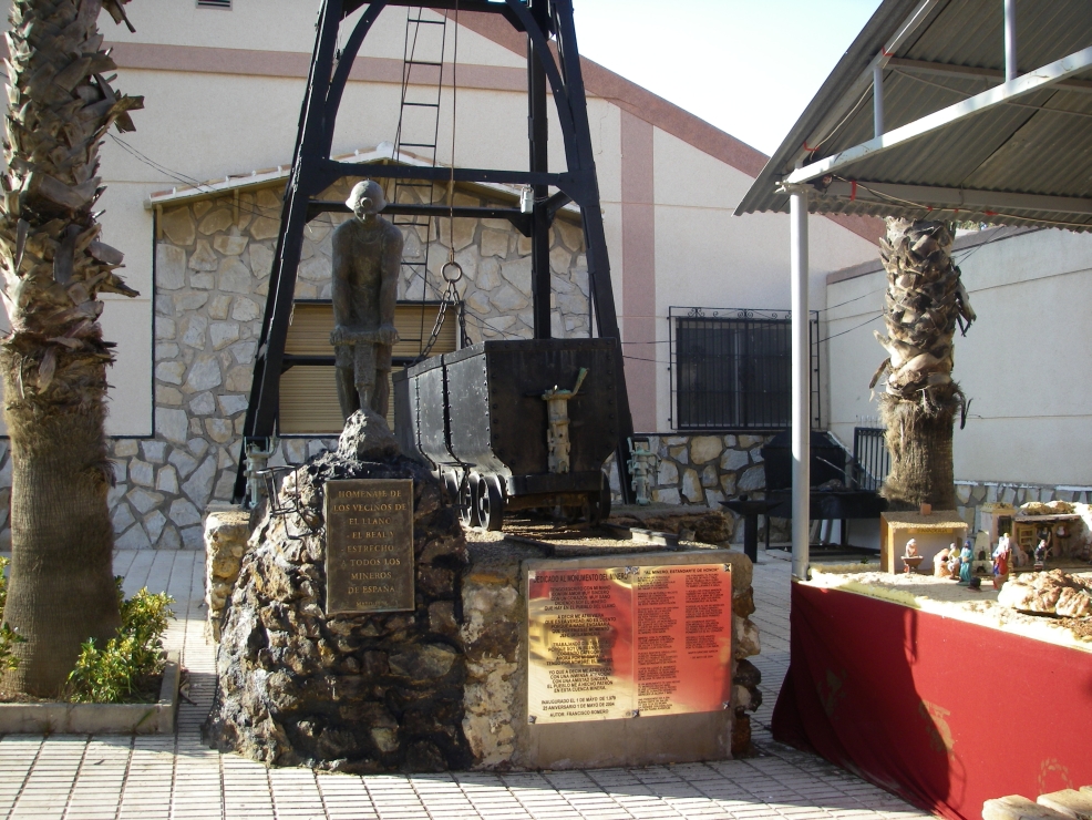2007-12-28-052-Mining-Sculpture