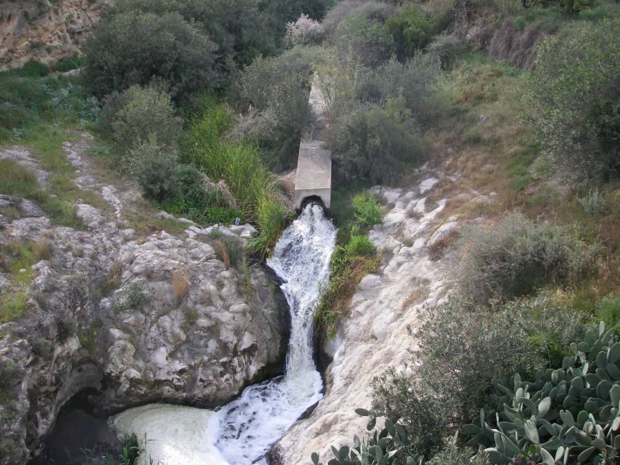 2008-03-22-056-Dam-overflow