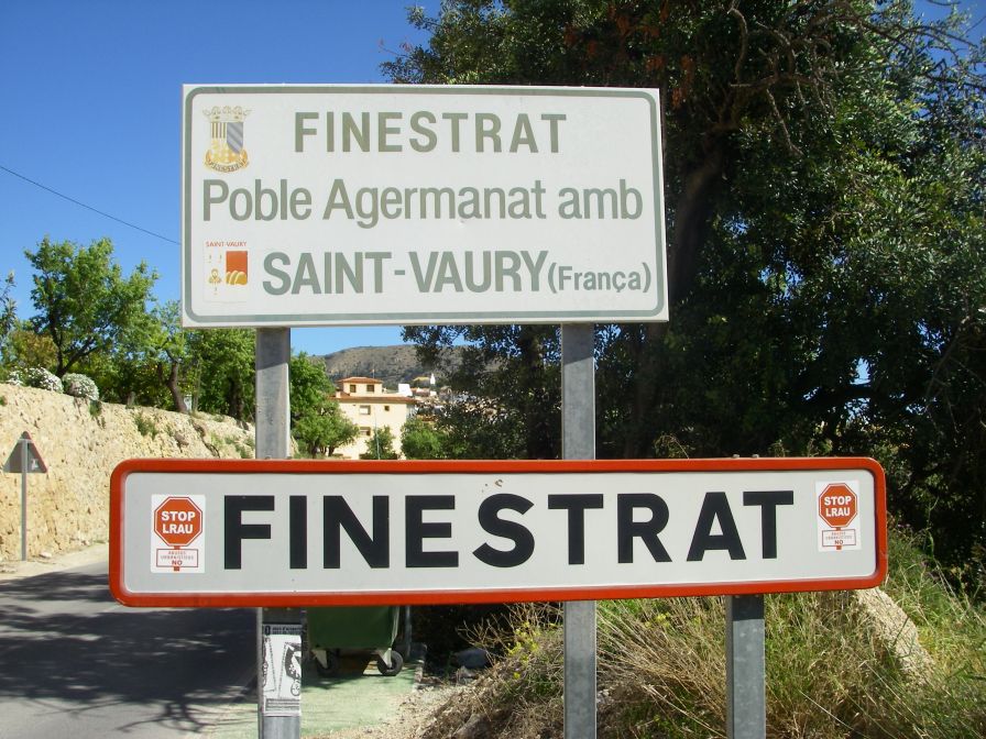 2008-03-24-055-Finistrat-sign
