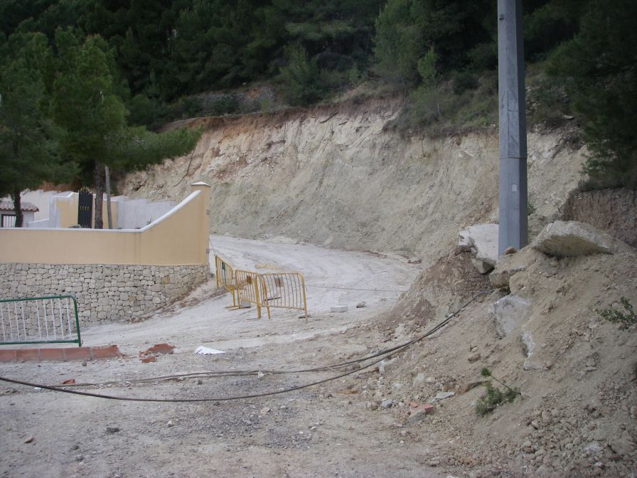 2008-03-26-060-Mud-slides-after-rains