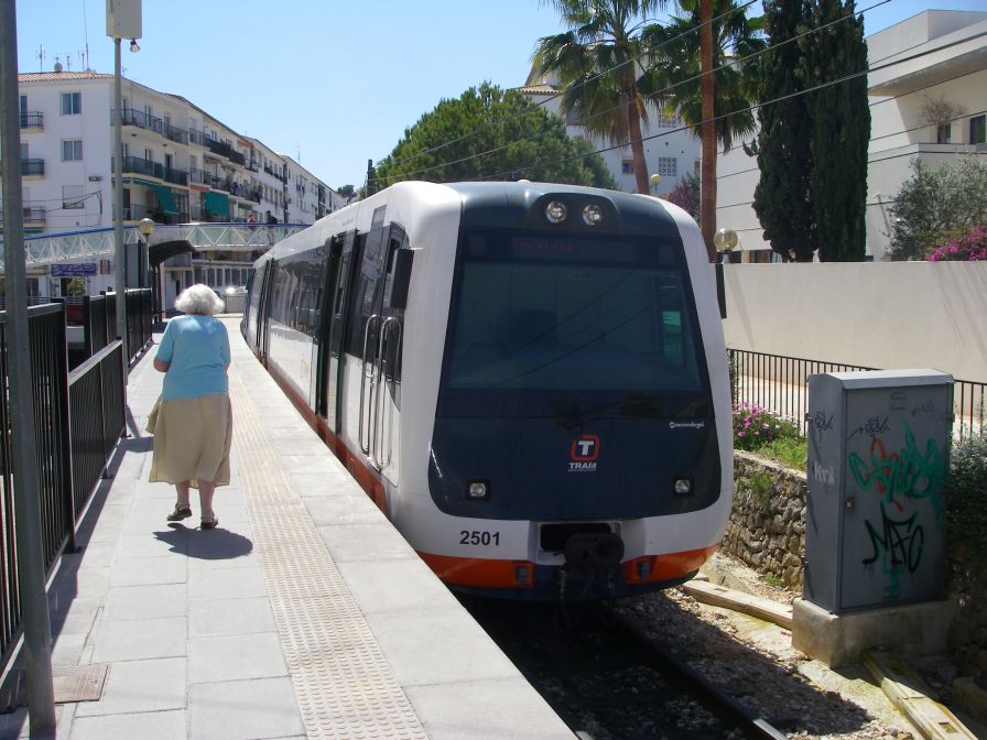 2008-04-03-007-Mini-at-Garganes-Station
