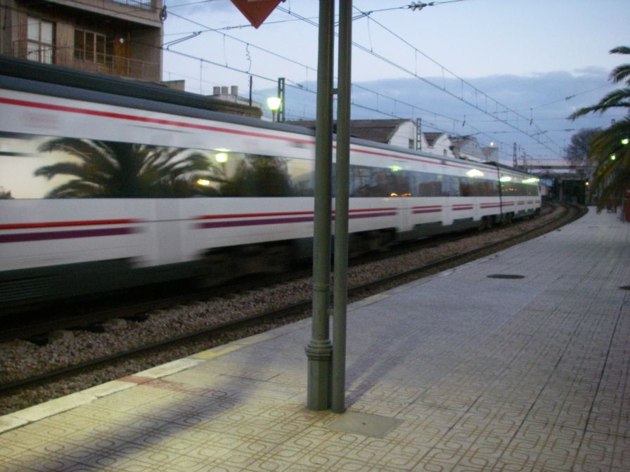 2008-12-26-001-Dawn-Train-at-Alqueries