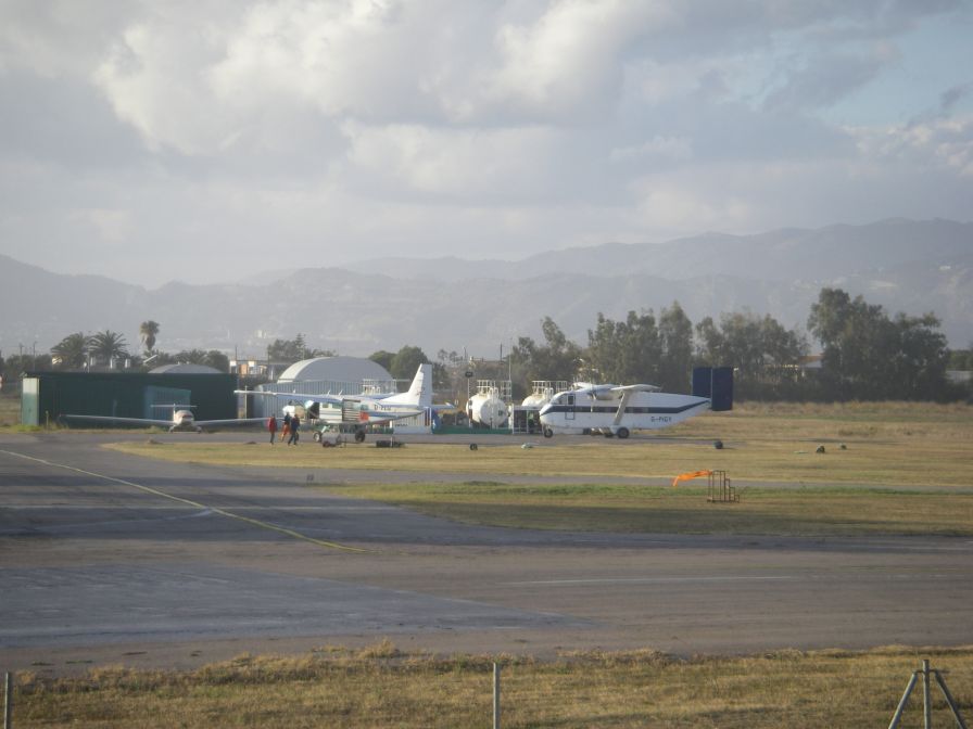 2008-12-27-026-Sky-Divers-Aircraft
