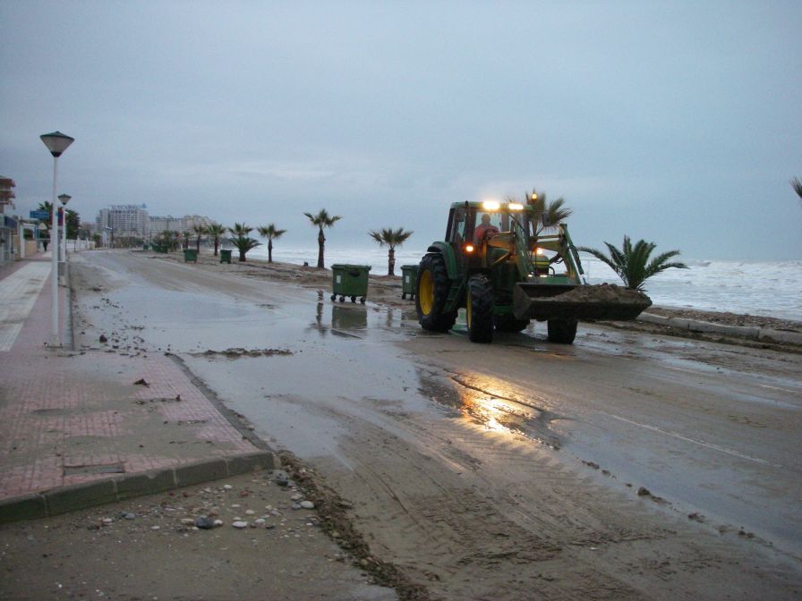 2008-12-29-002-Clean-up-after-60yr-storm