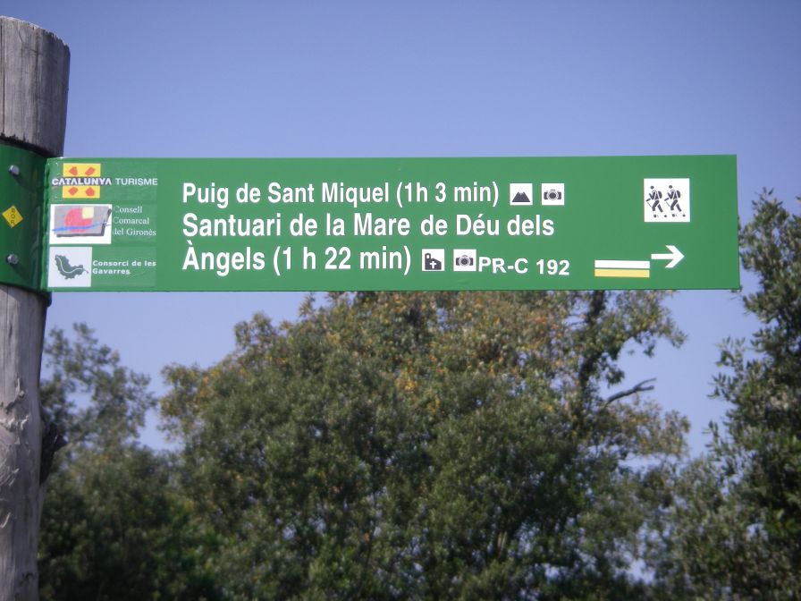 2009-04-14-023-Walk-Sign-Post
