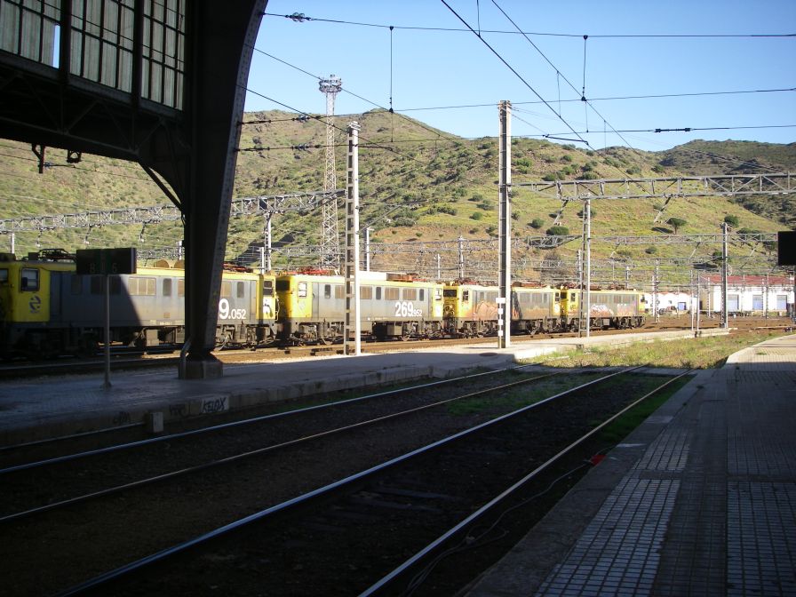 2009-04-18-003-Portbou-Station