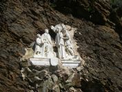 2009-04-18-030-Statues-up-the-Mountain