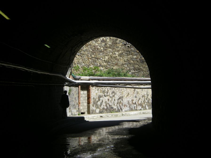 2009-04-18-087-Tunnel-Under-Cerbere-Station