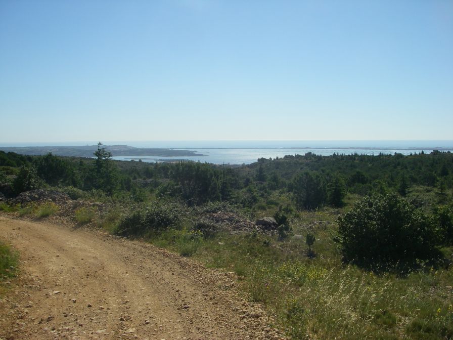 2009-05-29-055-Etang-and-Sea
