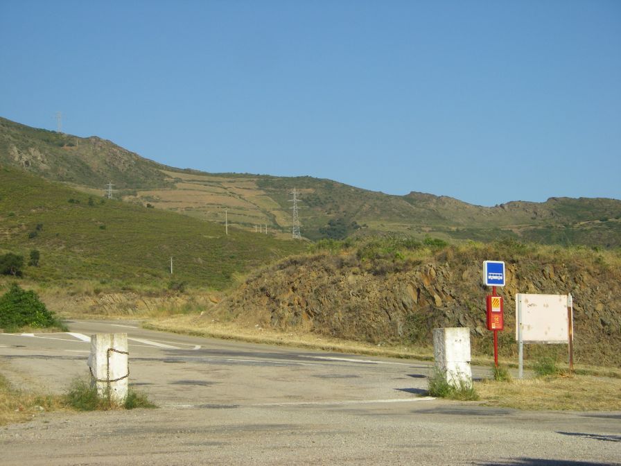 2009-05-30-001-Village-des-Aloes-Bus-Stop