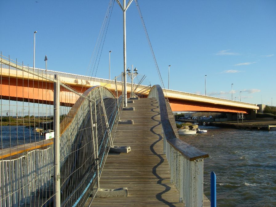 2010-10-25-001-Port-La-Nouvelle-Hairy-Arse-Fence-Blown-Down