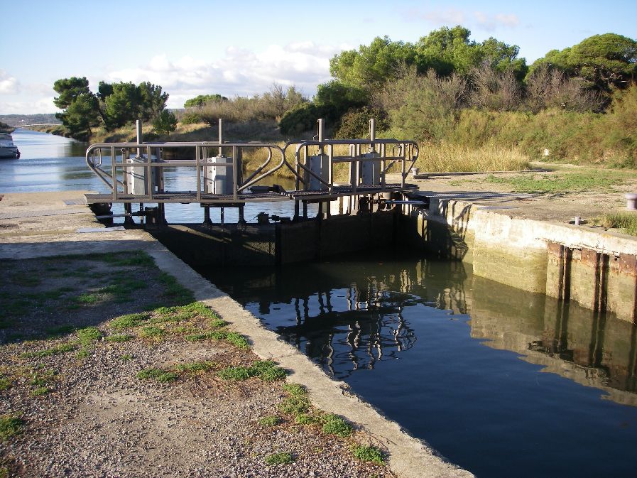 2010-10-25-012-Canal-de-la-Robine-Lock