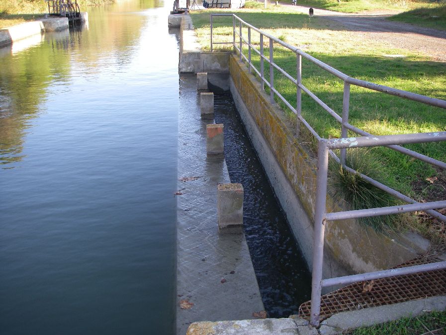 2010-10-25-016-Canal-de-la-Robine-Spill-way