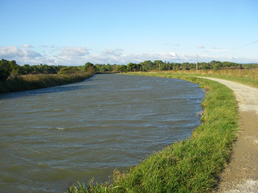 2010-10-25-021-Canal-de-la-Robine-Windy-Weather