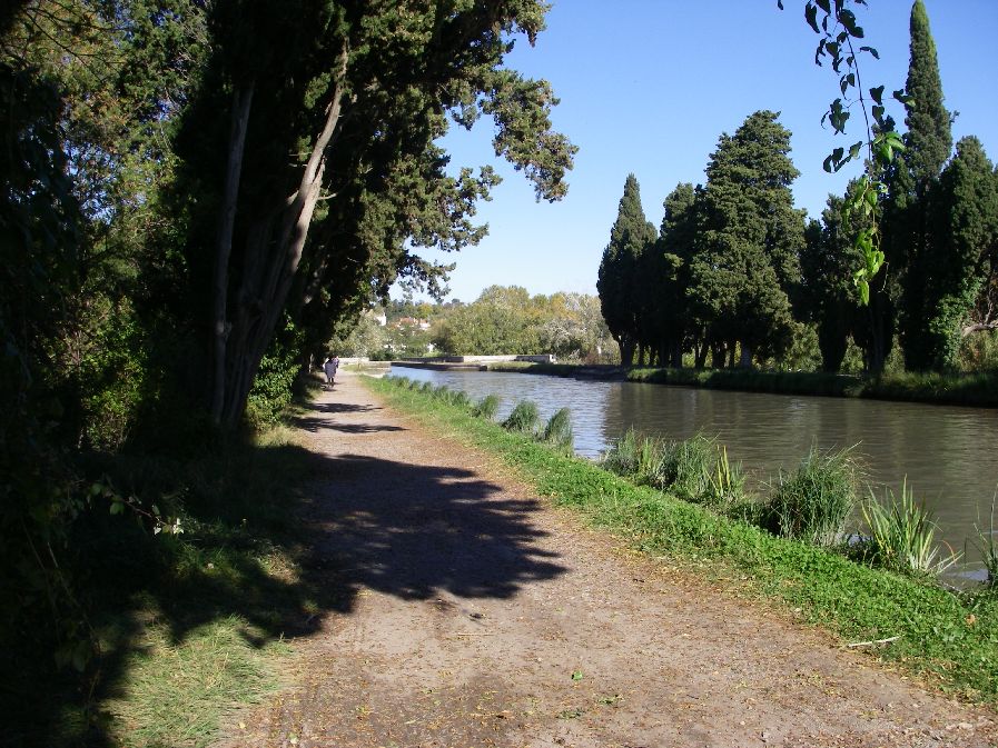 2010-10-26-032-Canal-Du-Midi-Aquaduct