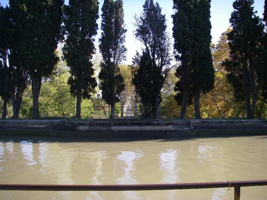 2010-10-26-033-Canal-Du-Midi-Aquaduct