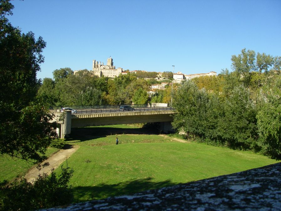 2010-10-26-034-Canal-Du-Midi-Aquaduct