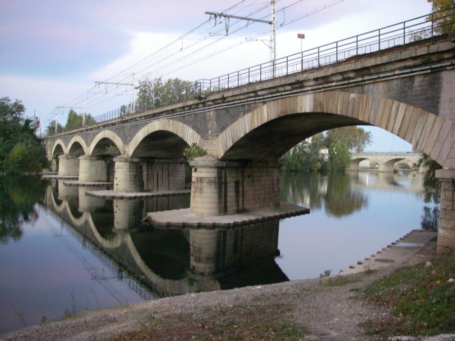 2010-10-27-002-River-L-Orb-Rail-Crossing