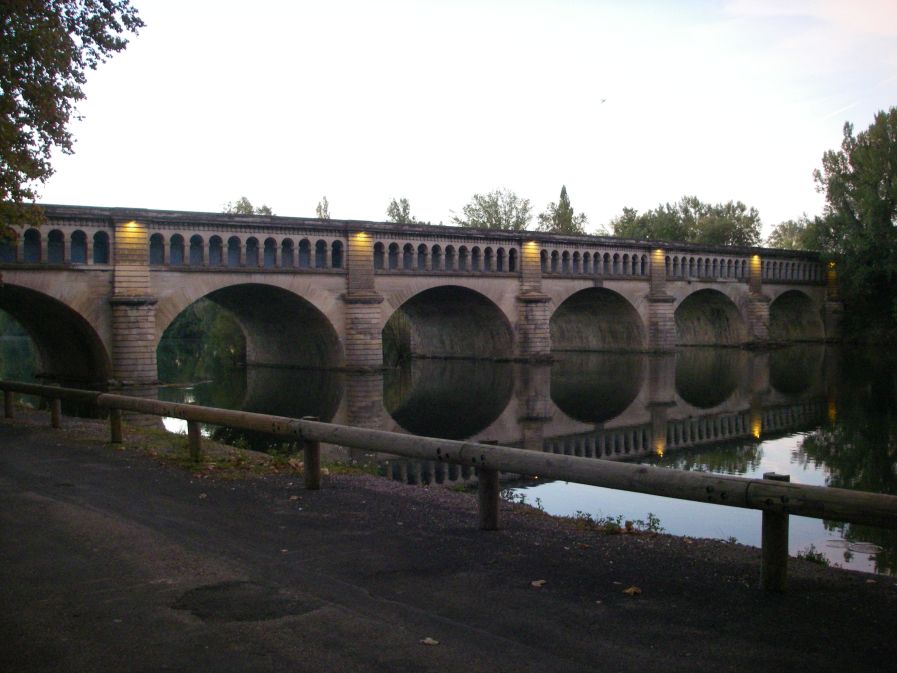 2010-10-27-004-River-L-Orb-Canal-Du-Midi-Crossing