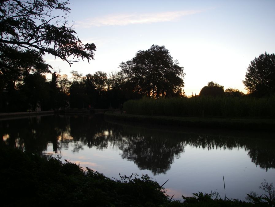 2010-10-27-005-Canal-Du-Midi-at-Dawn