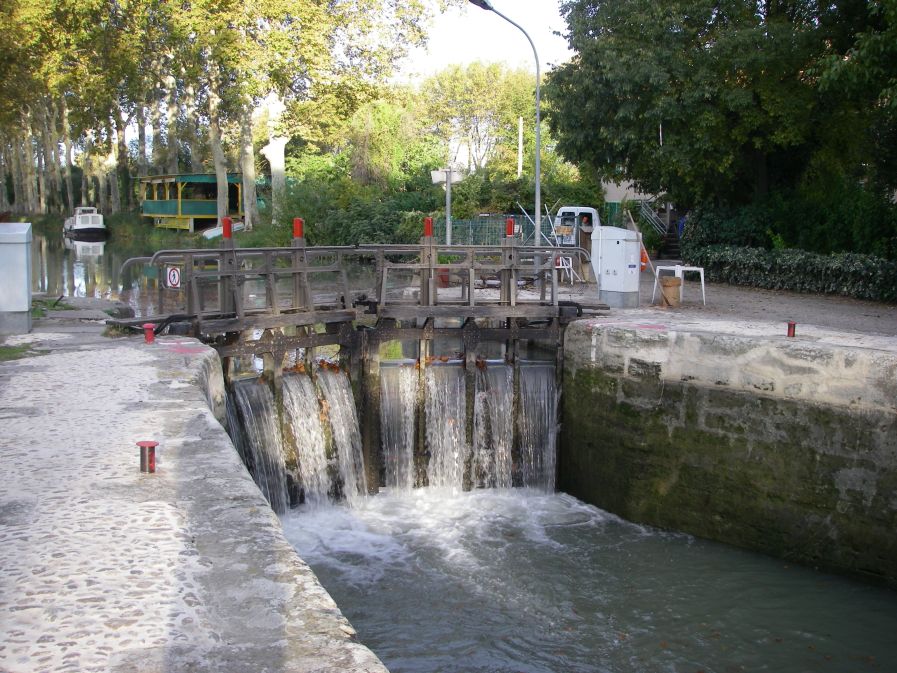 2010-10-27-015-Canal-Du-Midi-Lock