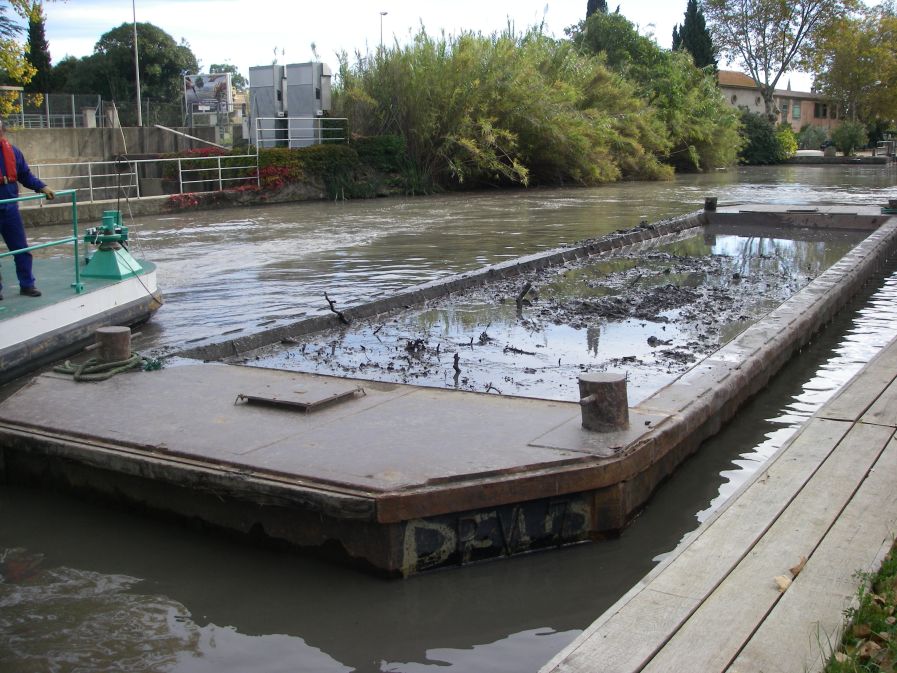 2010-10-27-020-Canal-Du-Midi-Dredging