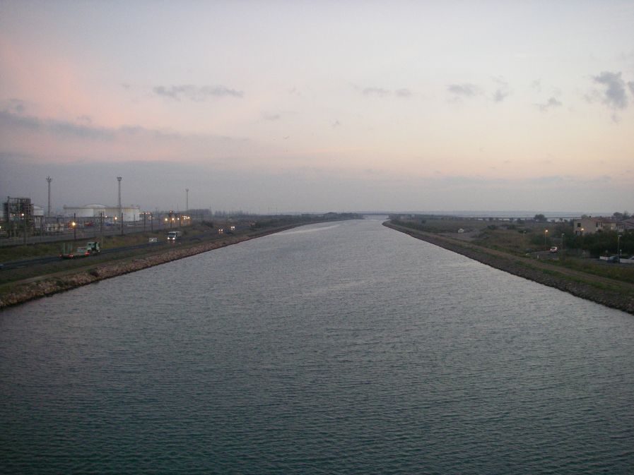 2010-10-29-003-Canal-du-Rhone-a-Sete