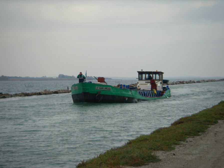 2010-10-29-025-Canal-du-Rhone-a-Sete