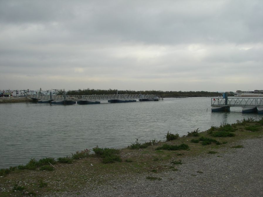 2010-10-29-031-Canal-du-Rhone-a-Sete-Oops
