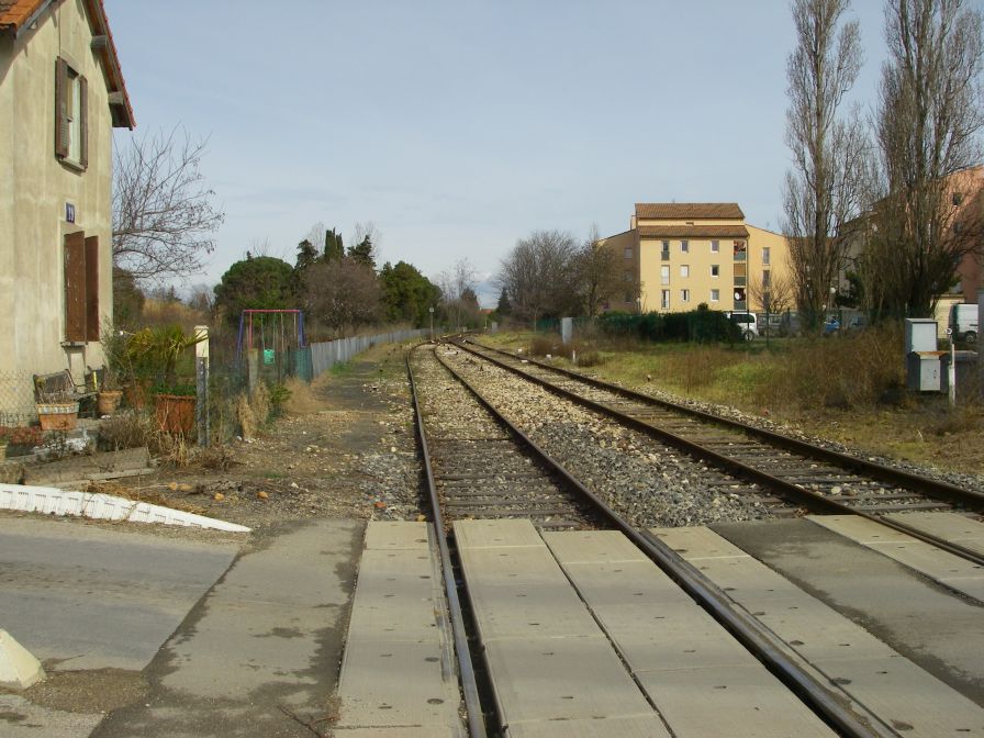 2011-02-22-014-Vauvert-Limited-train-service