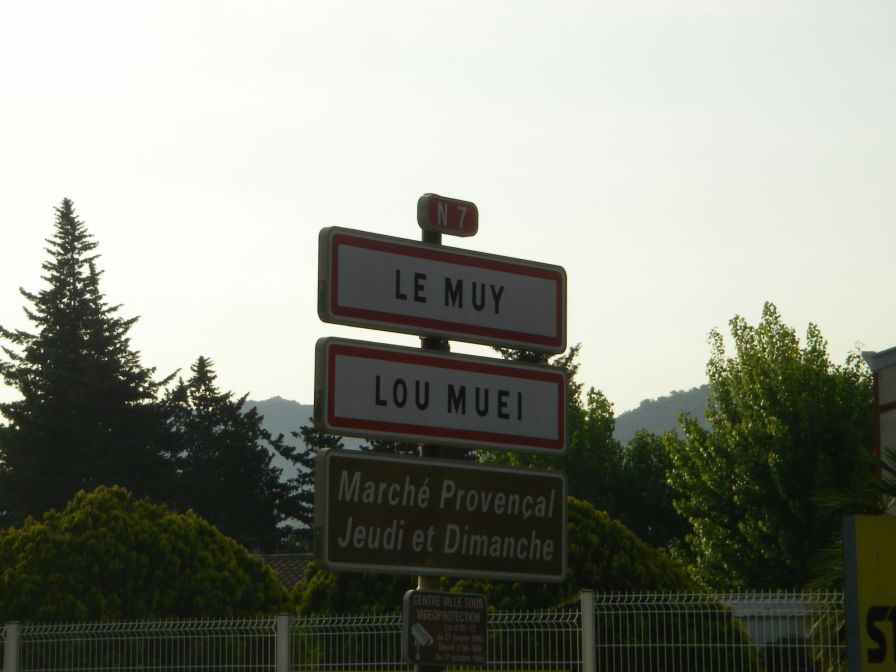 2011-04-18-001-Lou-Muei-Sign