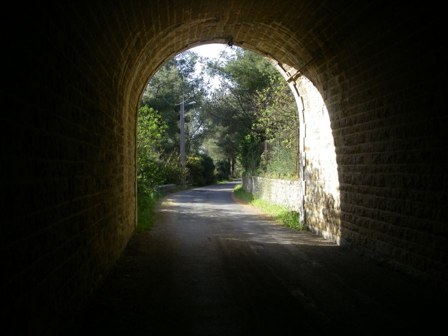 2011-04-13-002-Autoroute-and-Railway